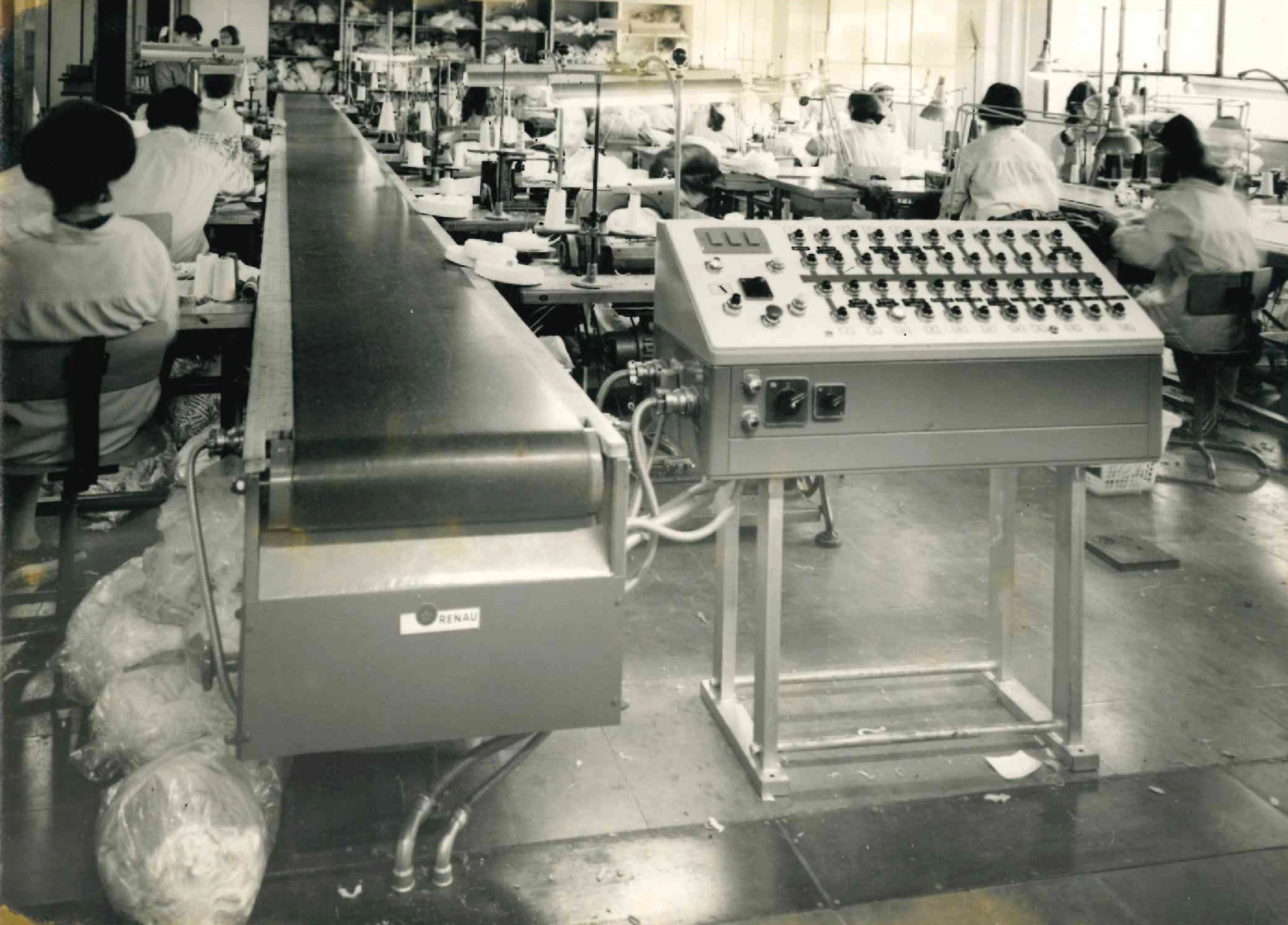 Ancienne Photographie des ateliers et convoyeurs de Renau Transportadors S.L